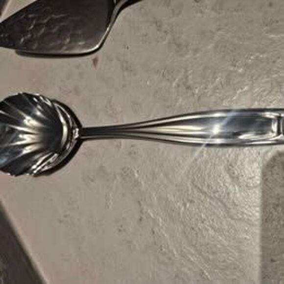 Oneida Alexandria 2 Piece Dessert Set with Original Box - Picture 4 of 6